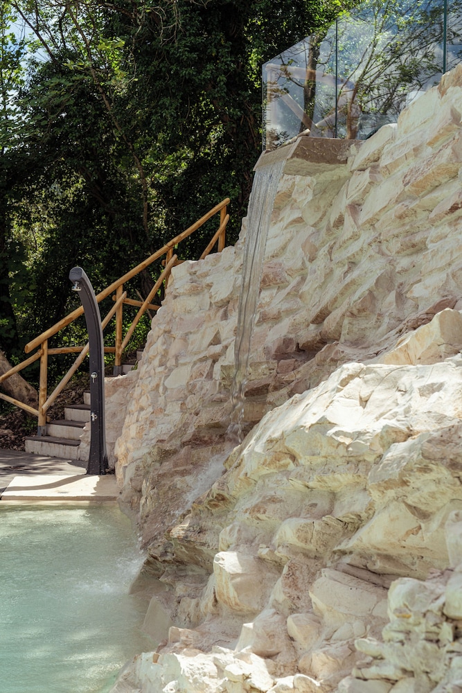 LA FORESTALE Luxury Ecolodge