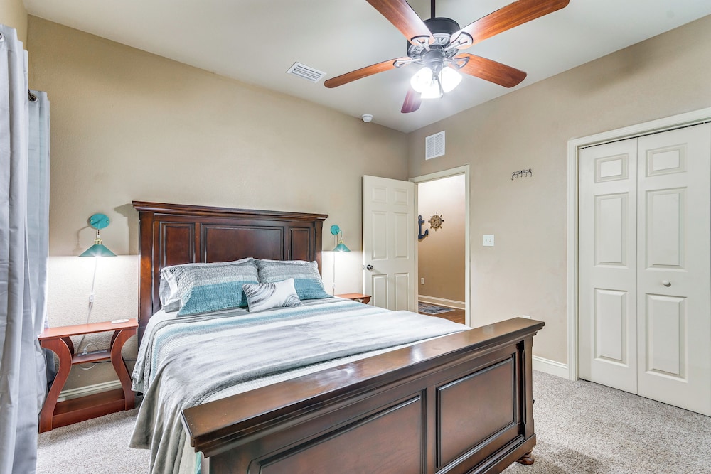 Spacious Yard! Navarre Home in Quiet Neighborhood
