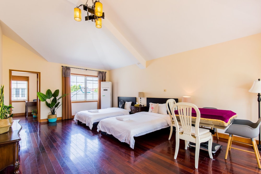 Cambridge Villa with 5 BRs
