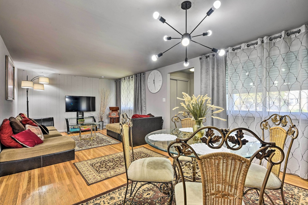 Charming Buffalo Apt: 18 Mi to Niagara Falls!