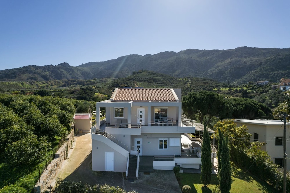 Villa Adam