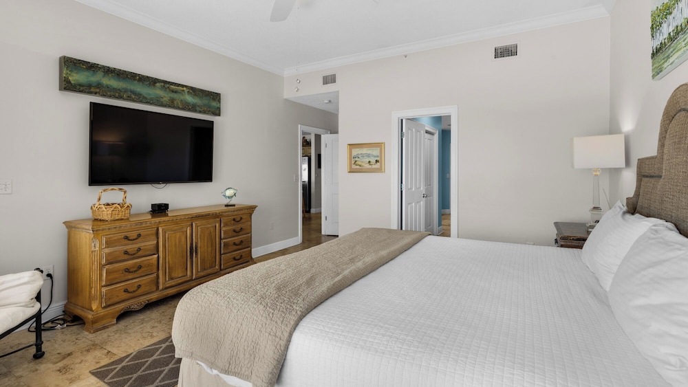 Legacy 303: Beachfront Retreat on 30a!