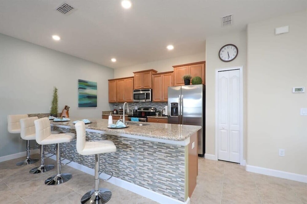 Charming 4bdr Townhome at Storey Lake Resort