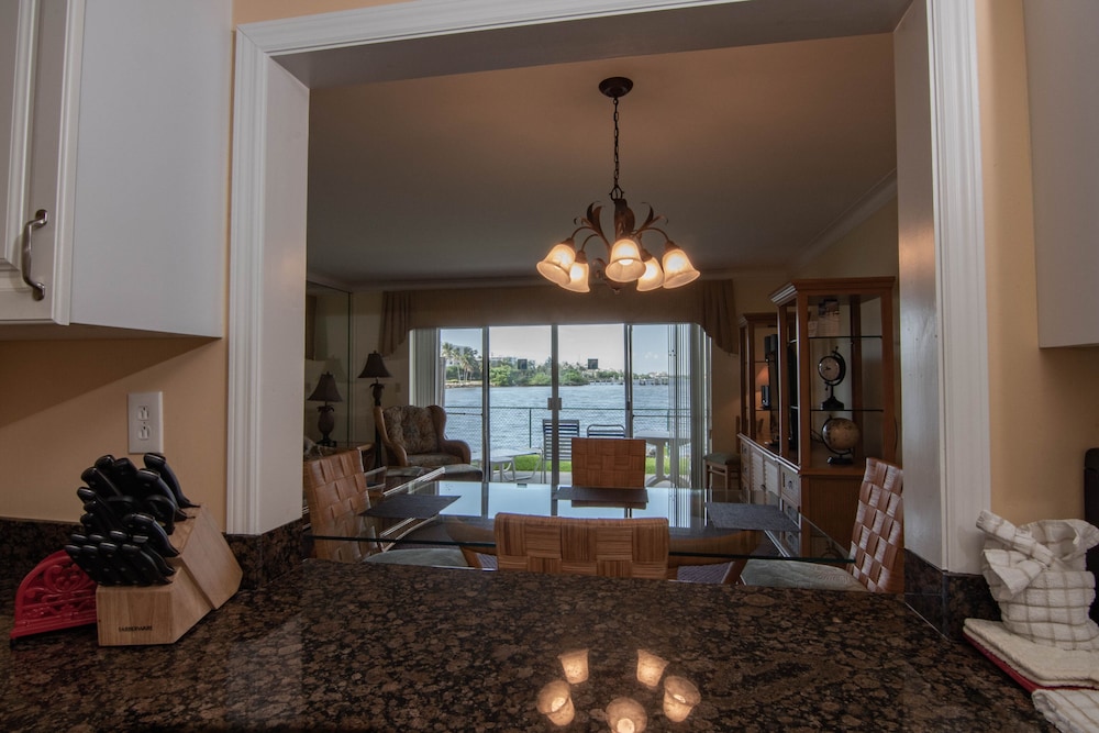 Palm Beach Waterfront Suites