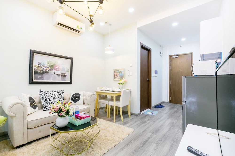 Jennifer House - Millenium Apartment