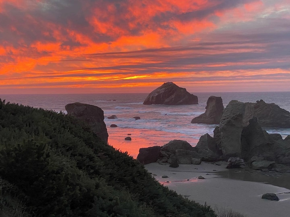 Sunset Oceanfront Lodging