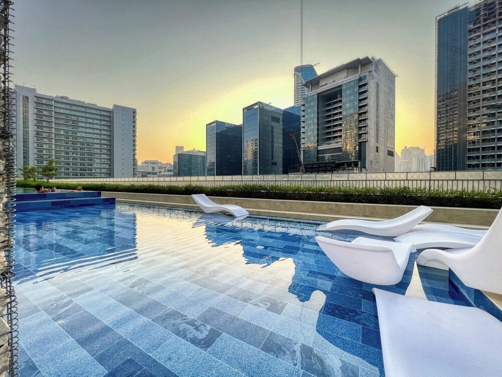 Manzil-1BR w Canal View near Dubai Mall