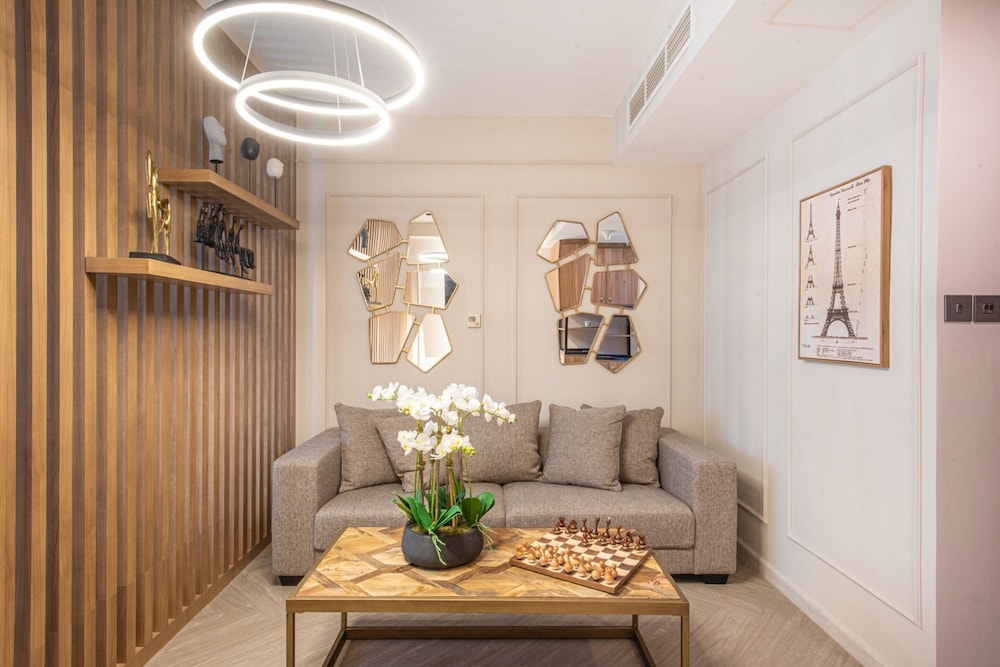 Nasma Luxury Stays- BLVD Central Podium