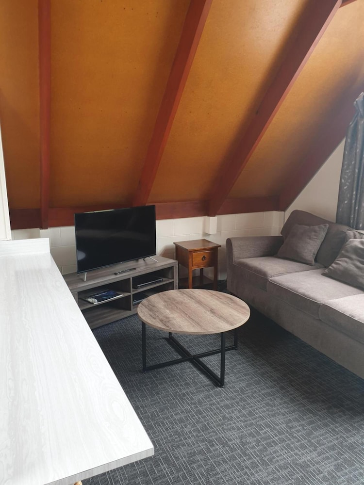 Milton Chalet Motel