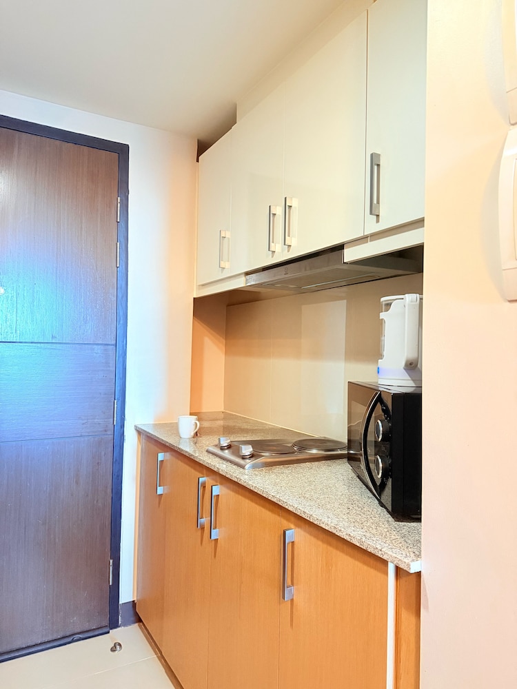 Uptown Parksuites Tower One