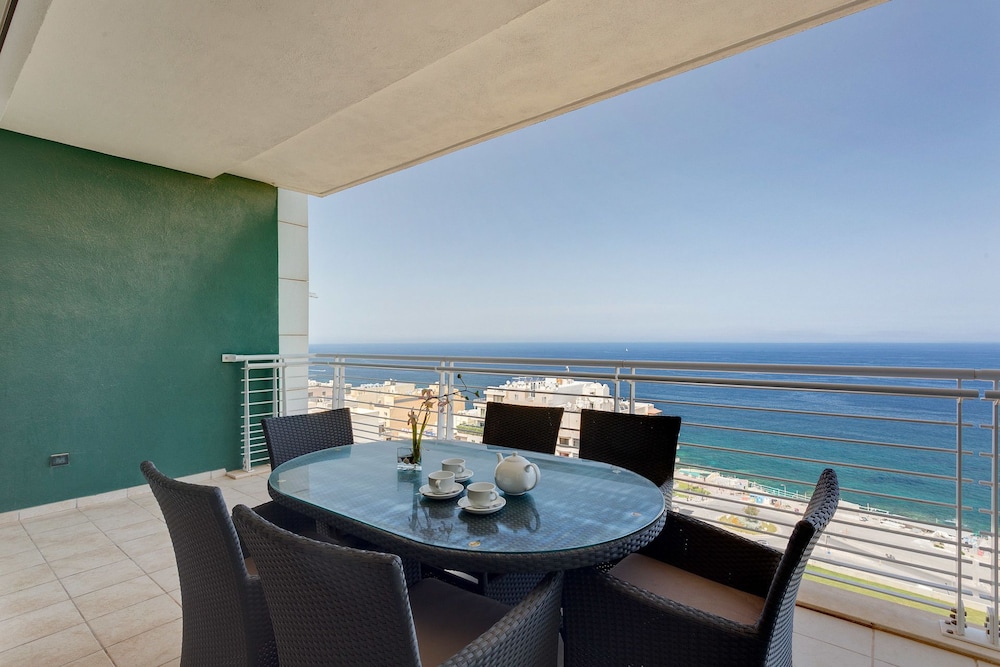 Seaview 3BR Apart inc Pool, Fort Cambridge Sliema