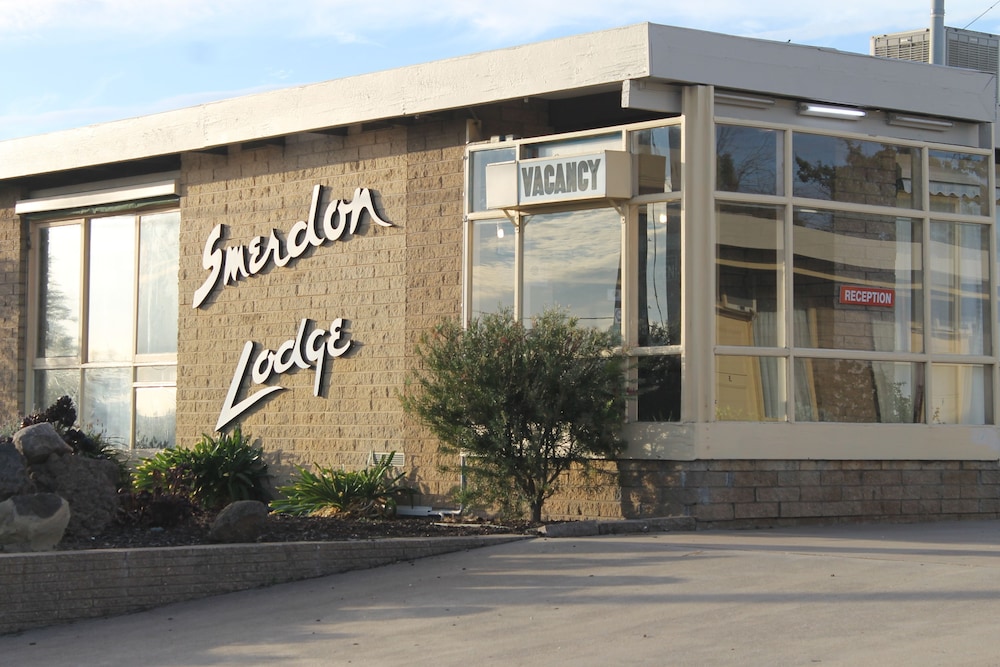Smerdon Lodge Motel