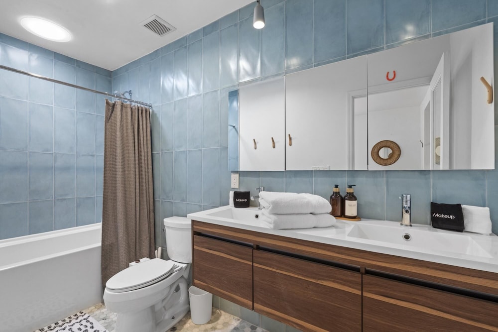 Mid Century Stunner by Homeslice Stays