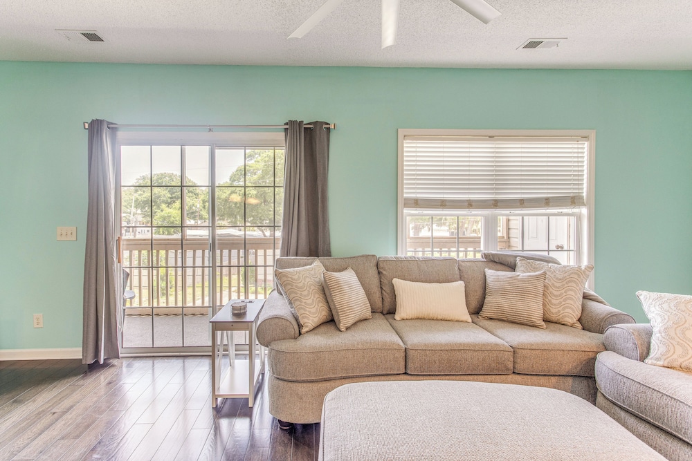 1 Mi to Beach: Family Condo in North Myrtle Beach!