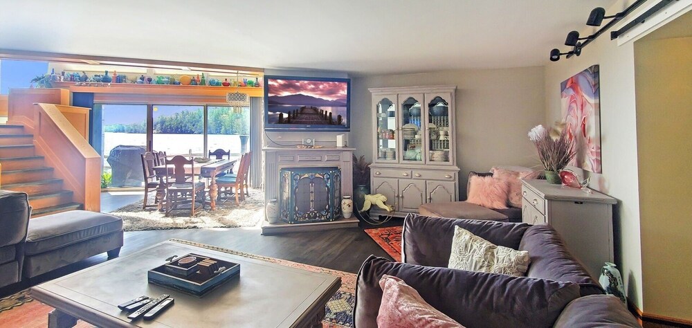 Marble House - Beautiful House With Scenic View Within Close Proximity To Ski Resort 5 Bedroom Home by RedAwning view 4