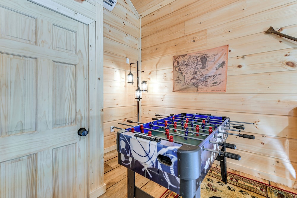 On-site Creek Access: Pet-friendly Cosby Cabin!