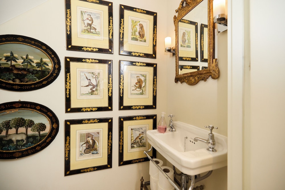 The Kensington Designer's Retreat -1bdr Flat