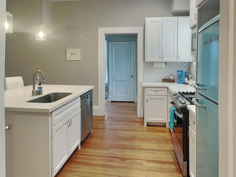 Sealy Street Duo by Ryson Vacation Rentals