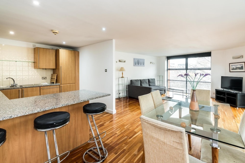 Broadband 2BD City Flat Farringdon Expedia
