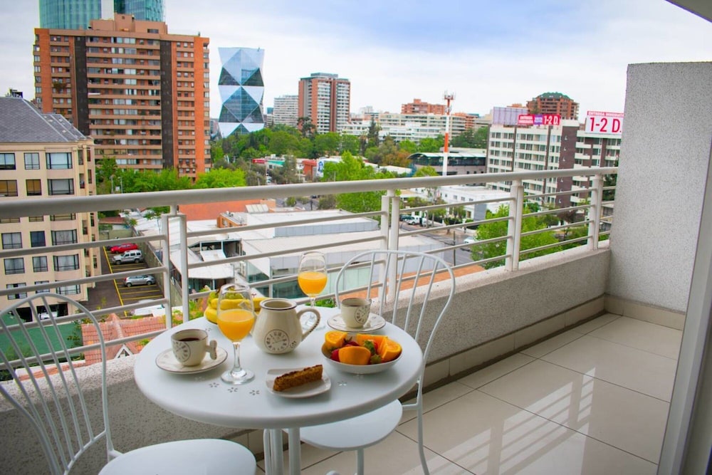 Carmelitas Contemporary 1BR Apt - Pool Gym Metro