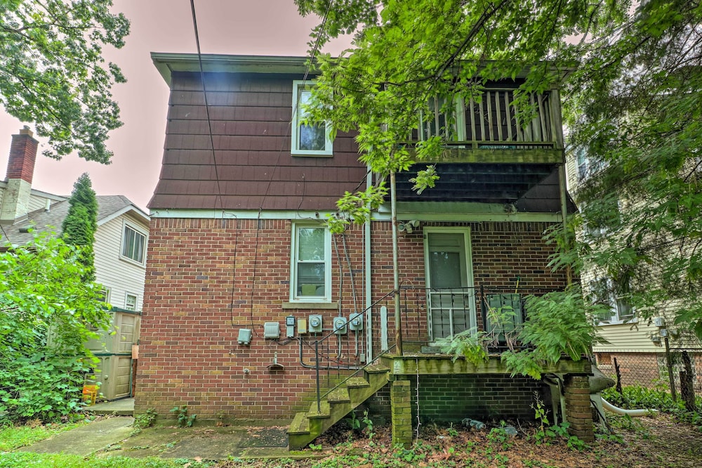 Cozy Duplex: Half Mi to Magic Bag & Woodward Ave! view 4