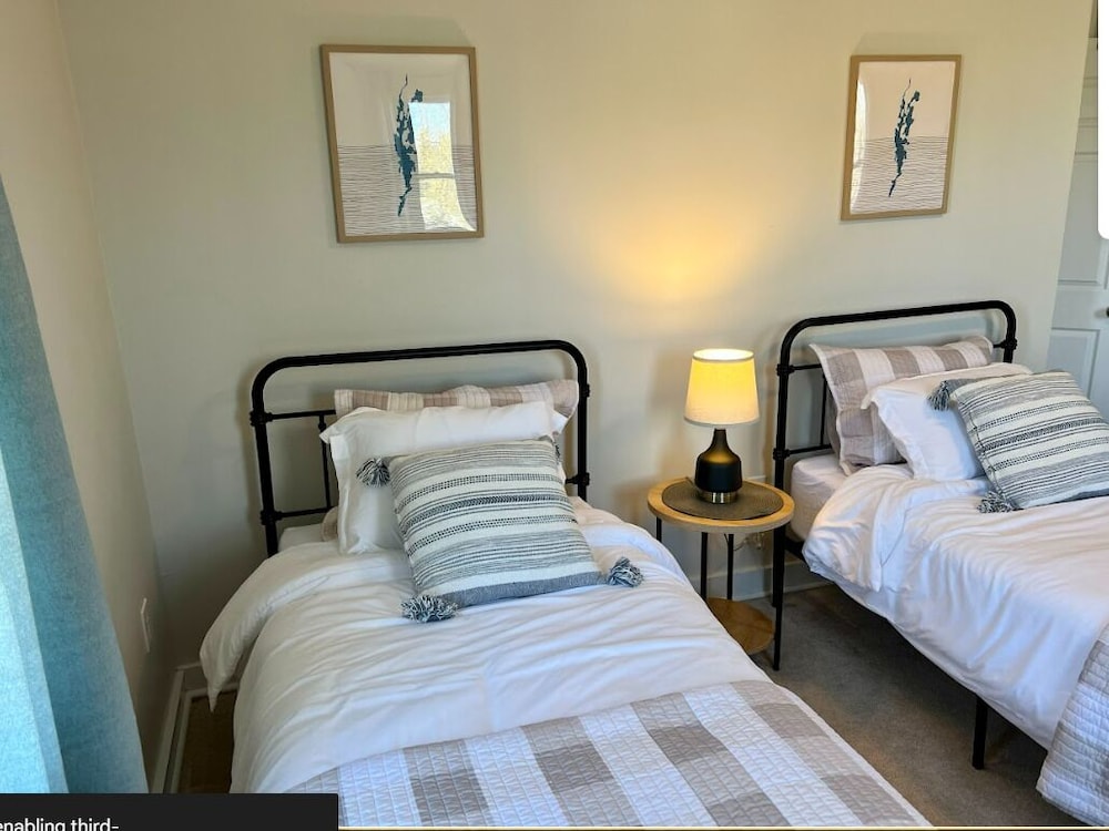 Valcour Inn & Boathouse