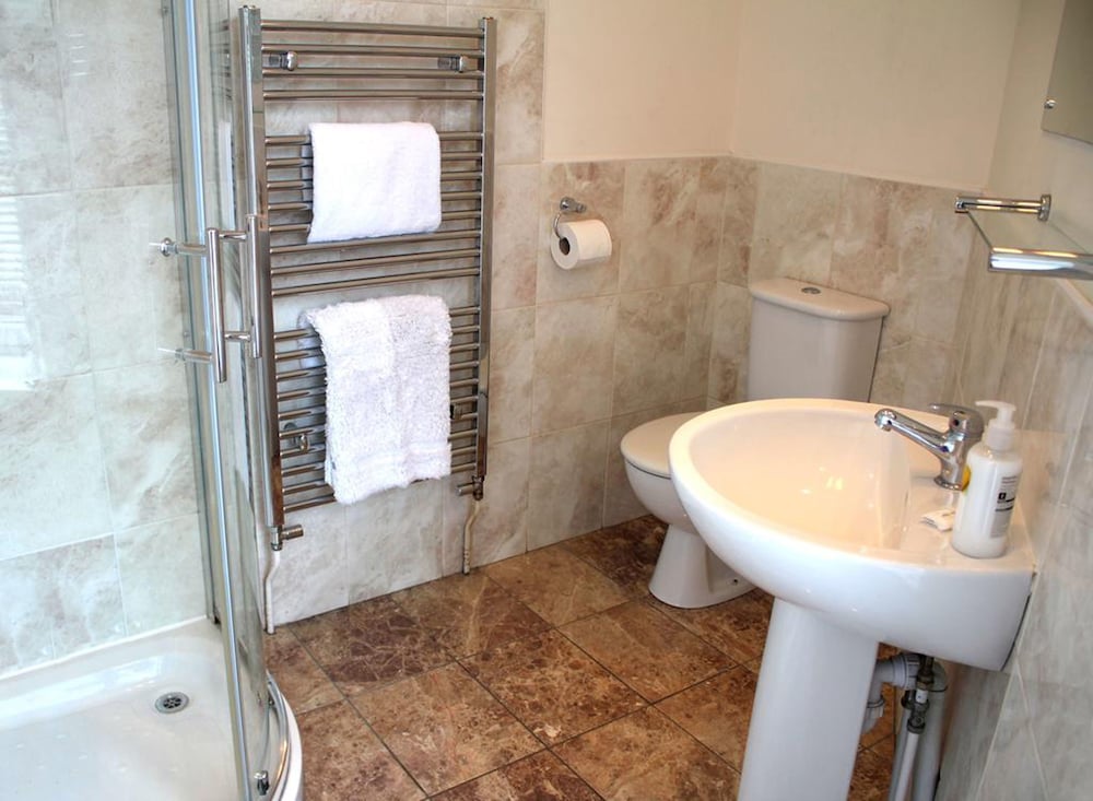 Stroud Vacations - Cotswolds Valley Accommodation-Excl Prop - Property Image 11