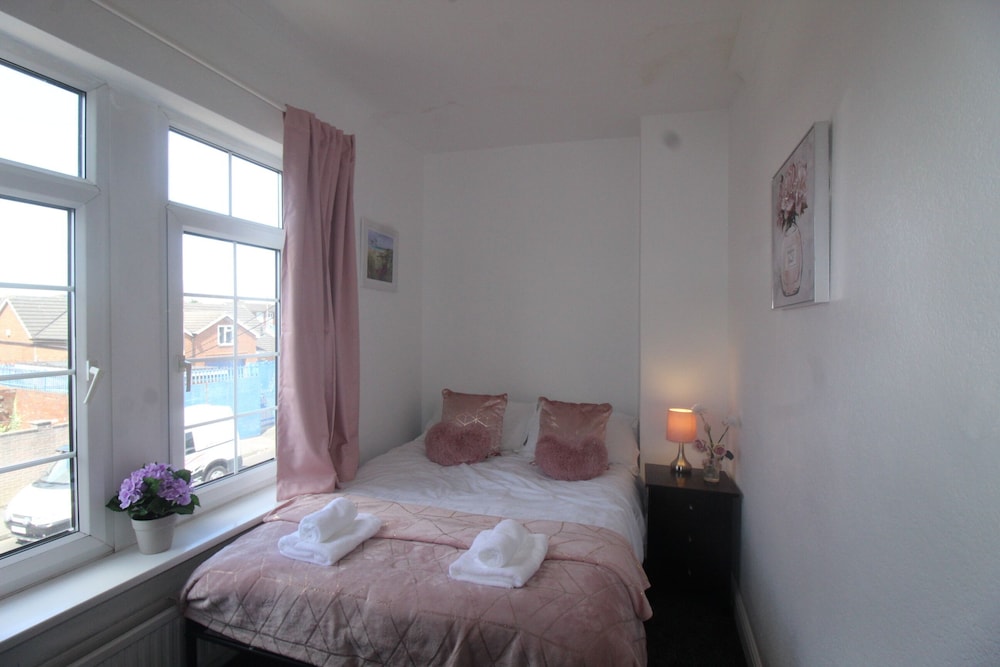 Rotherham Vacations - High Street House - Property Image 28