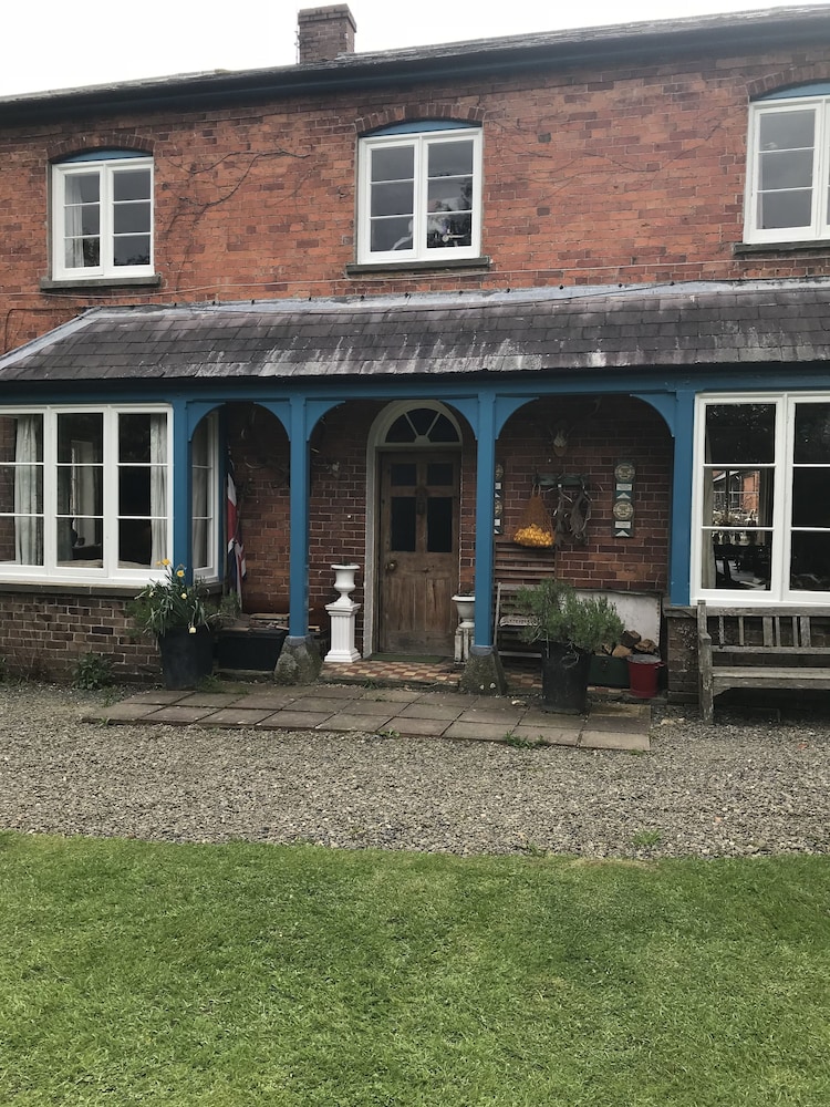 Lower Buckton Country House - Sleeps 12