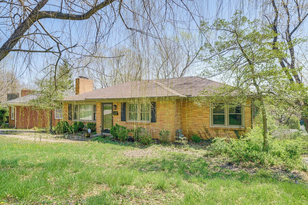4 Mi to Churchill Downs: Updated Retreat w/ Deck!