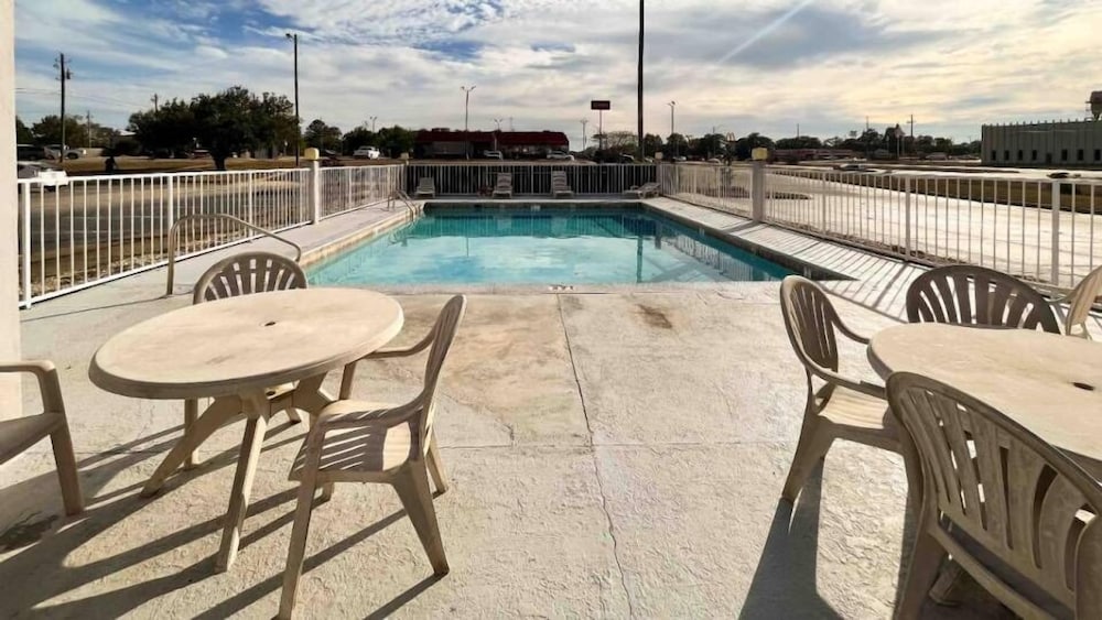 Motel 6 Abbeville, AL - Property Image 14