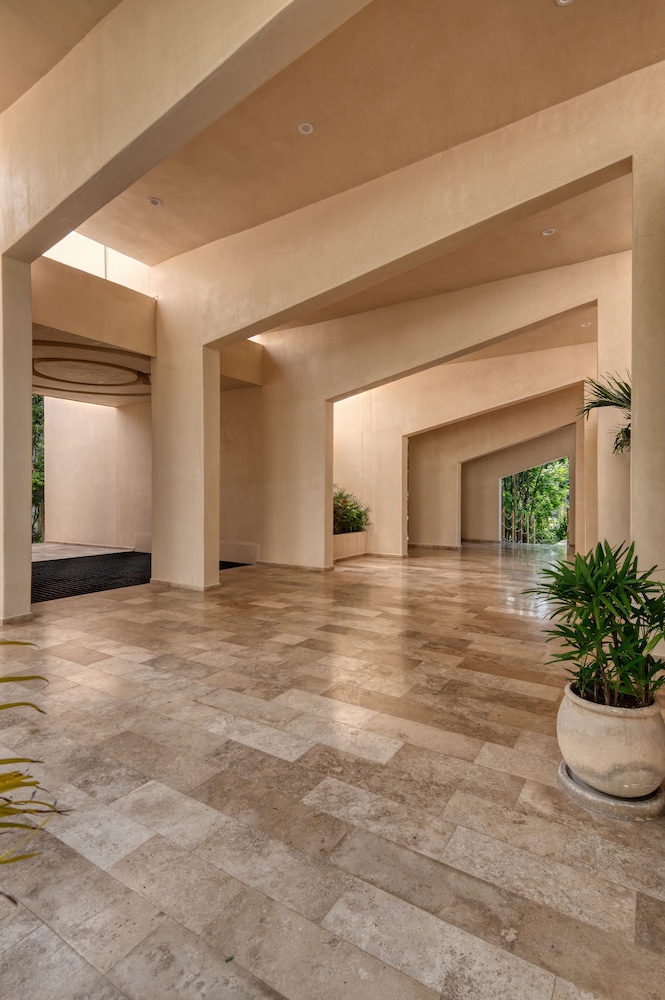 Artra - modern comfort with pool
