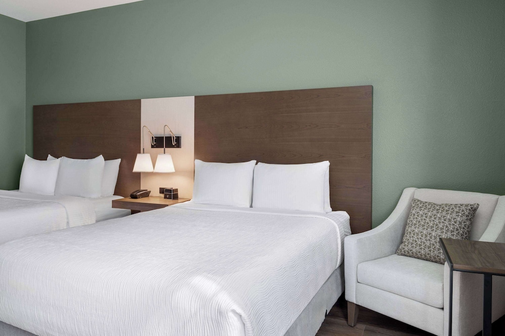 La Quinta Inn And Suites By Wyndham Lincoln
