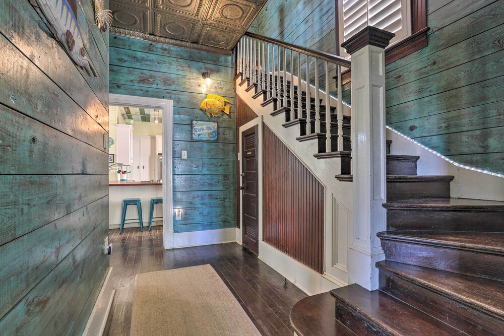 Historic Galveston Hideaway, Walk to the Beach!