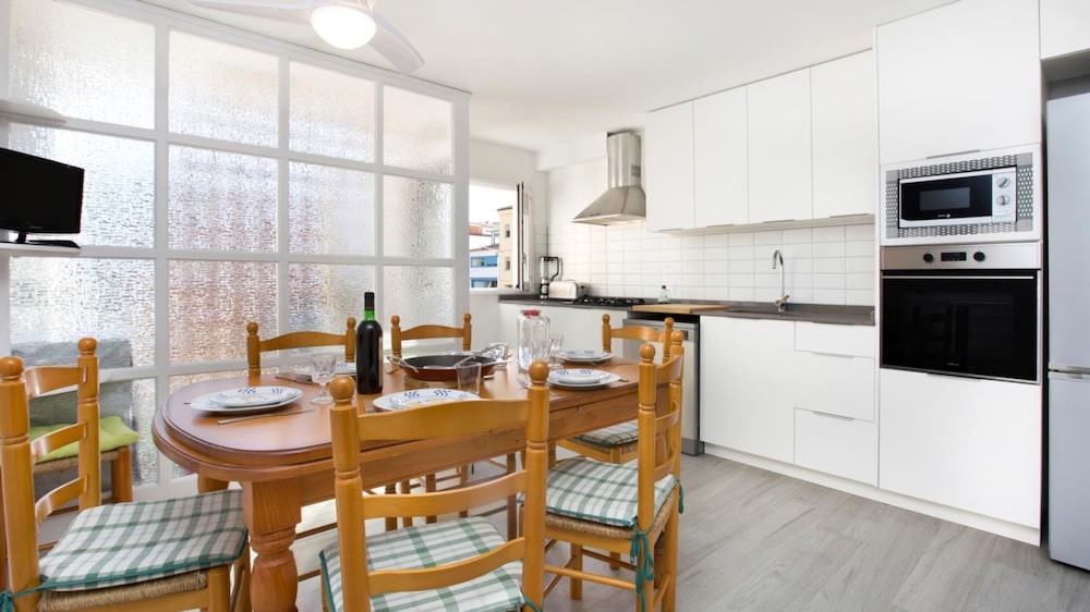 Rosamar in Llafranc With 3 Bedrooms and 2 Bathrooms