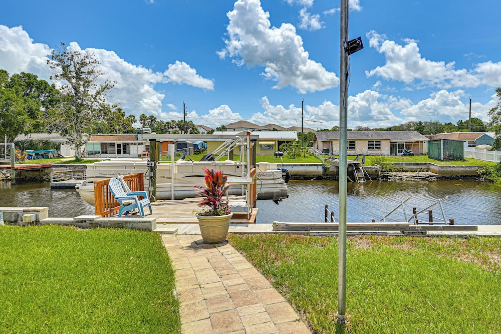 Swim, Fish & Relax: Port Richey Gem w/ Yard!