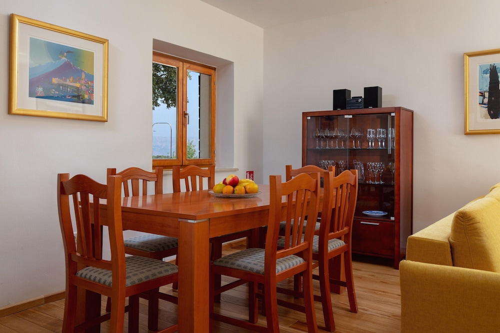 Charming Villa With Swimming Pool