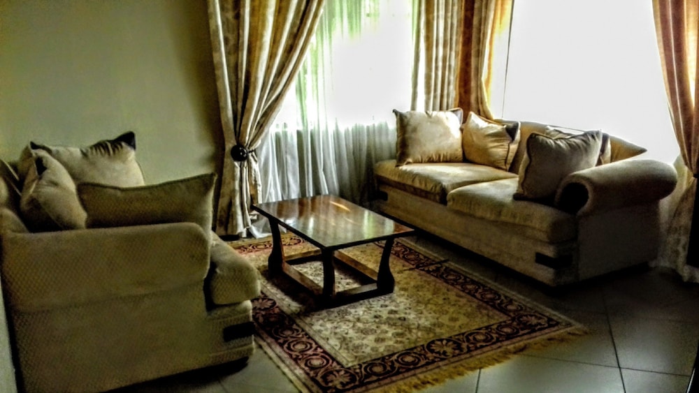 Dwaleni Farm Lodge view 3
