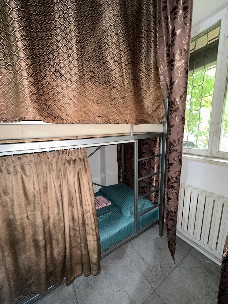 Rooms Tolebi.