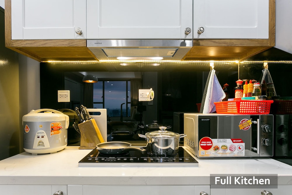Henry Studio Luxury 2BR SWPool 17th