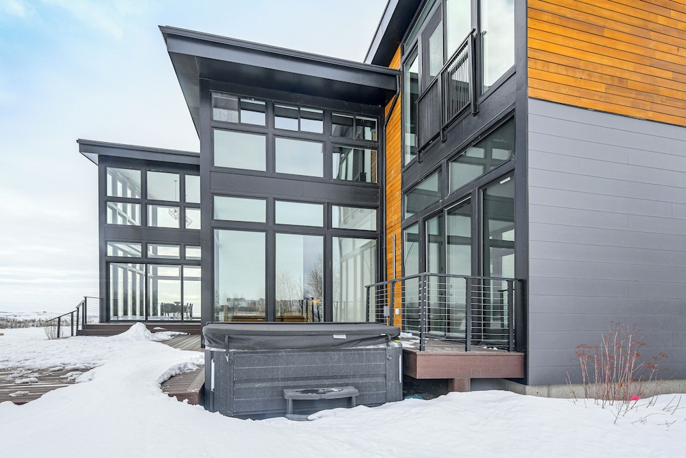 Hot Tub, 23 Mi to Grand Targhee: Luxe Retreat