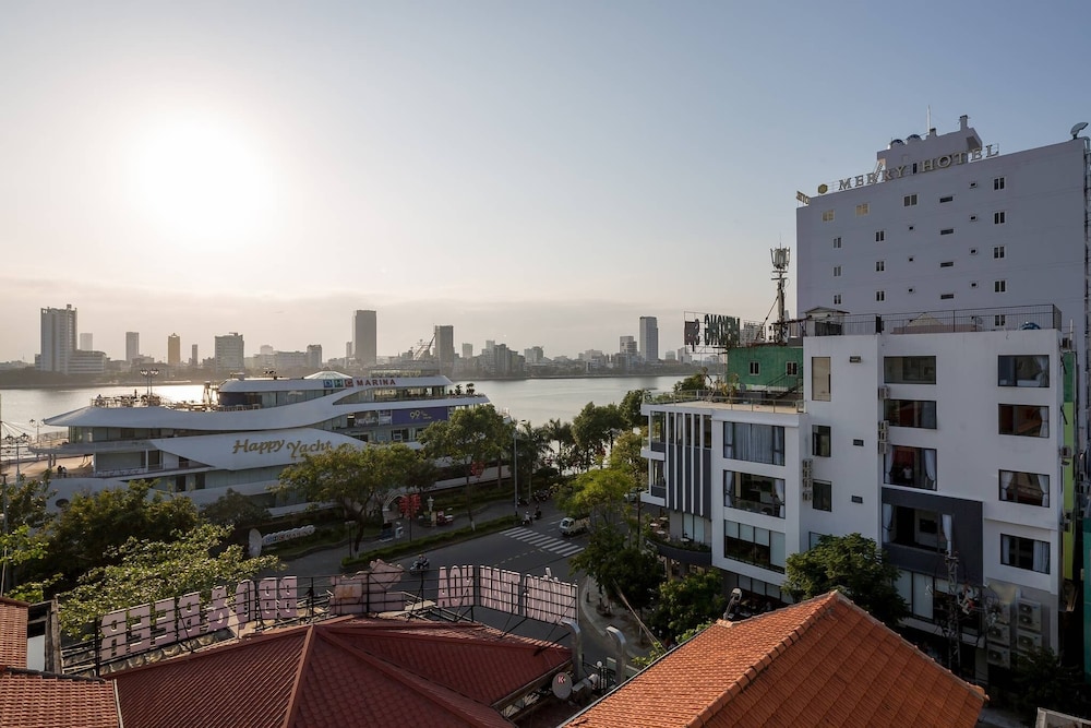 Marinas Penthouse Close to Beaches