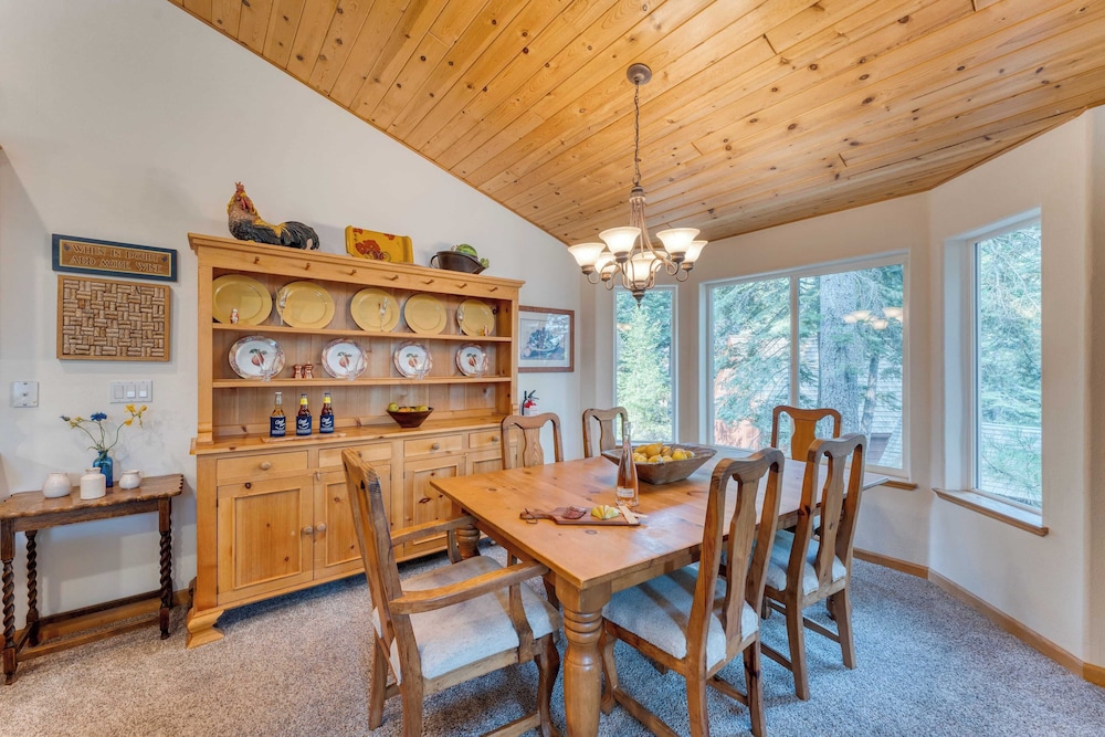 Tahoe Vista by Avantstay Central Location + Patio