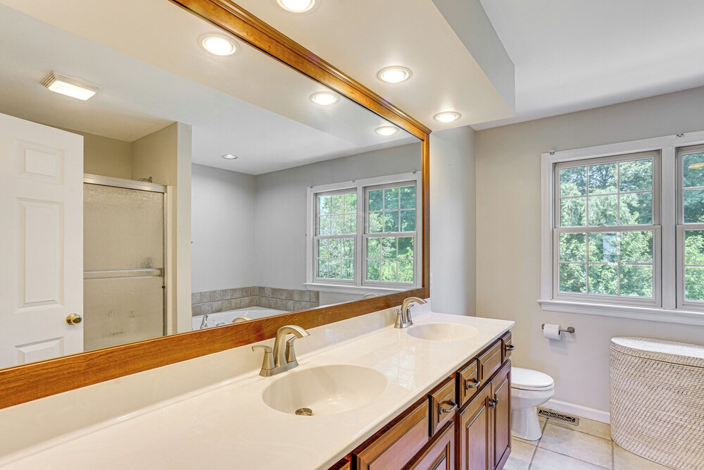 5 Mi to Dtwn York: Spacious Family Home