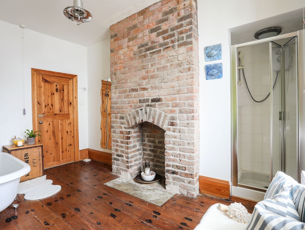 West Point Lynas Lighthouse Keeper's Cottage