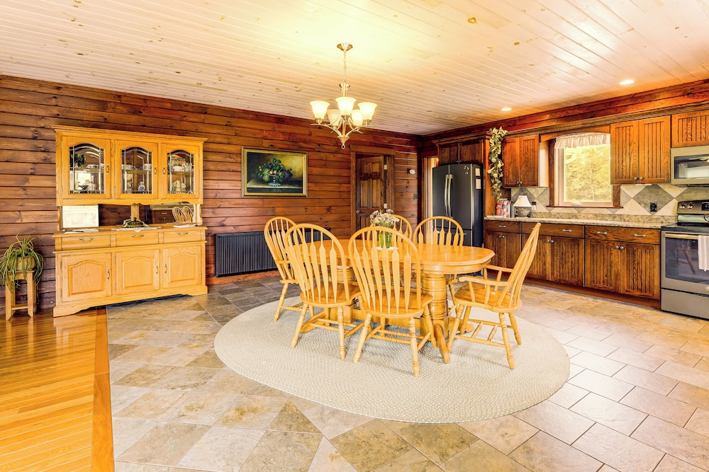 The Hideaway in Downeast Maine: Walk to Ocean
