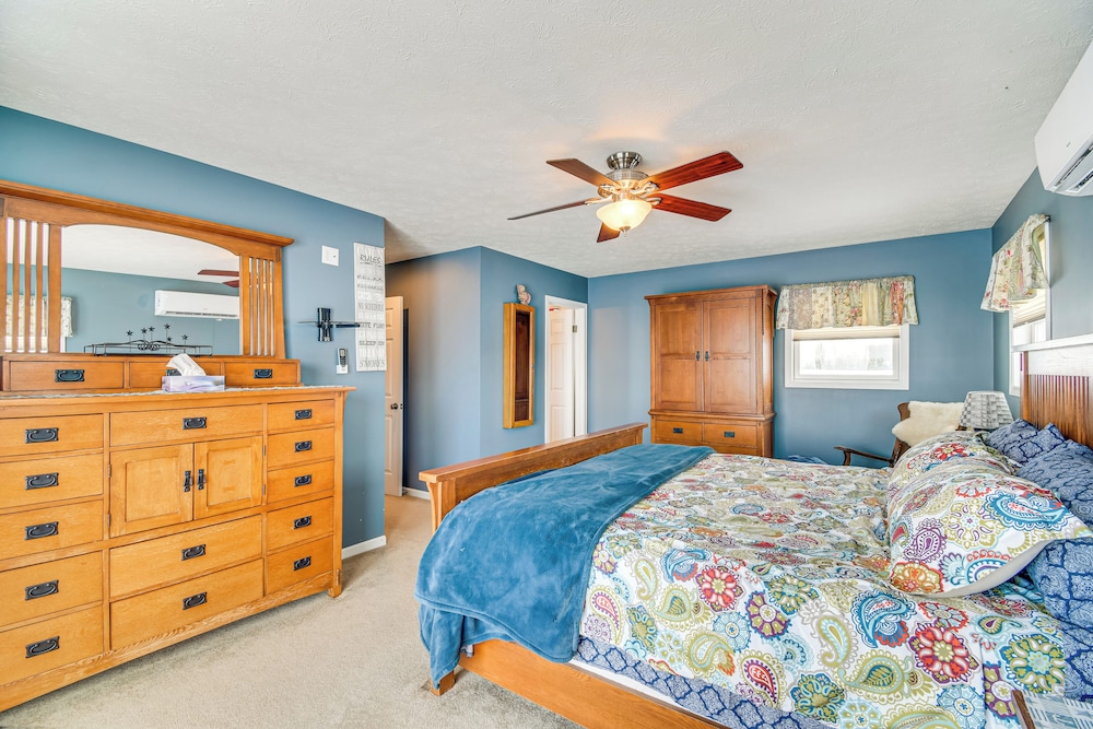 The Gathering Place: Rushville Home w/ Hot Tub