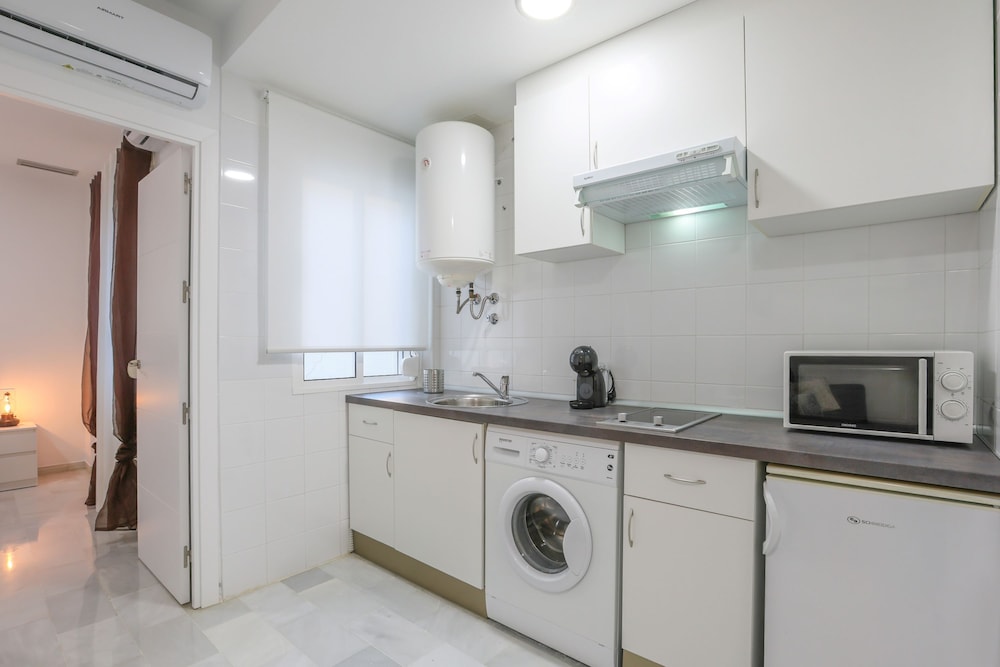 Divina in Sevilla With 1 Bedrooms and 1 Bathrooms