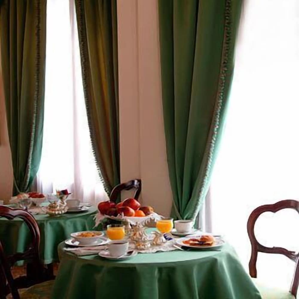 Apostoli Palace