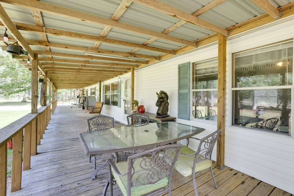 Play Games, Bike & Unwind: Cleveland Family Home!